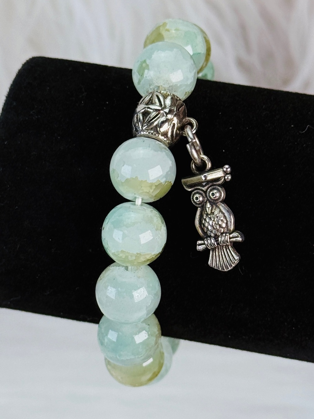 Beautiful Green and Silvertone Owl Charm stretch Bracelet